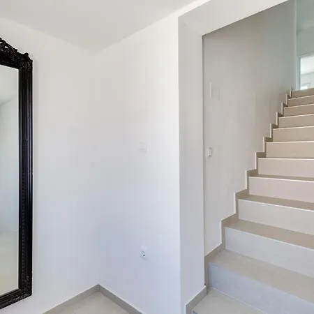 Kotari In Zemunik Gornji - Haus Fuer 10-12 Personen Villa