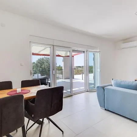 Villa Kotari In Zemunik Gornji - Haus Fuer 10-12 Personen Gornji Zemunik